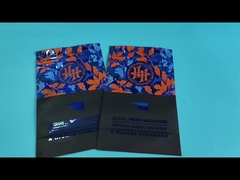 bolso a prueba de niños con mitad impresa y mitad