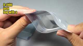 Una bolsa de seguridad para niños con ventana de visualización.