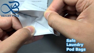 Bolsas blancas pequeñas a prueba de niños para detergente en cápsulas para ropa.