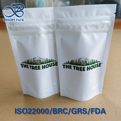 En la cabina de madera se imprime un bolso a prueba de niños ISO 8317 Cerradura de giro por empuje ≤ 0,3 mm Precisión de grabado