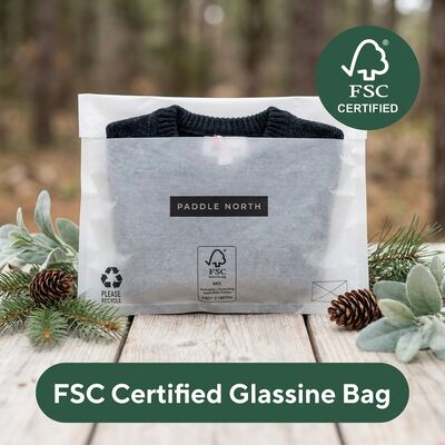 Bolsa de papel de vidrio de lujo reciclable sin plástico en la acera de la acera Embalaje de ropa ecológico Bolsa de ropa para grasa certificada